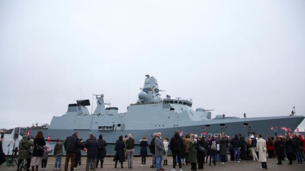 Det var ventet, at Forsvaret i slutningen af denne uge ville aflevere en redegørelse til Forsvarsministeriet om de udfordringer, som fregatten Iver Huitfeldt oplevede på en tur til Det Røde Hav. Den redegørelse er nu blevet udskudt.