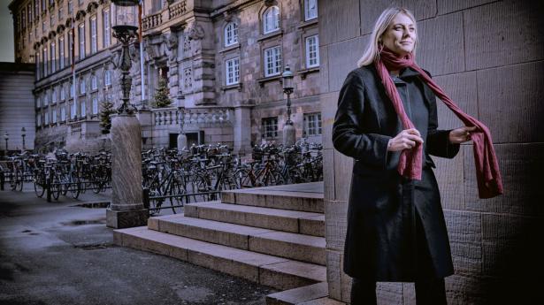 Forsvarsminister Trine Bramsen (S) advarer om, at cyberkriminelle har forsøgt at trænge ind i større danske systemer gennem mindre virksomheder. Indtil videre er angrebene dog blevet afværget. Foto: Steven Achiam