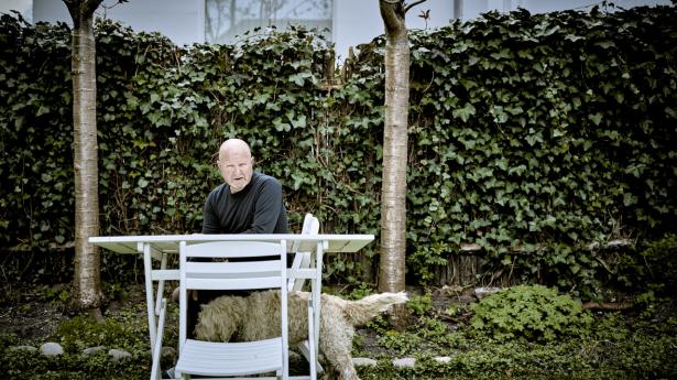 “Jeg kunne ikke helt forstå det,” siger Thomas Senderovitz om statsministerens rejse til Israel. Mandag udgiver han bogen “Kapløbet om vaccinen”. Foto: Steven Achiam