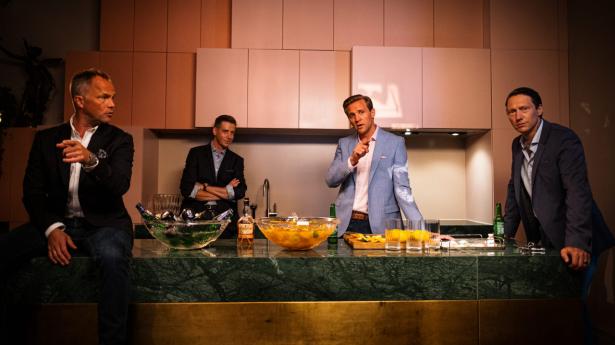 Har man penge, kan man få. Og vennerne (fra venstre) Jeppe, William, Henrik og Adam har mange og kan tillade sig alt. Tv-serien "Exit" kan varmt anbefales. PR-foto