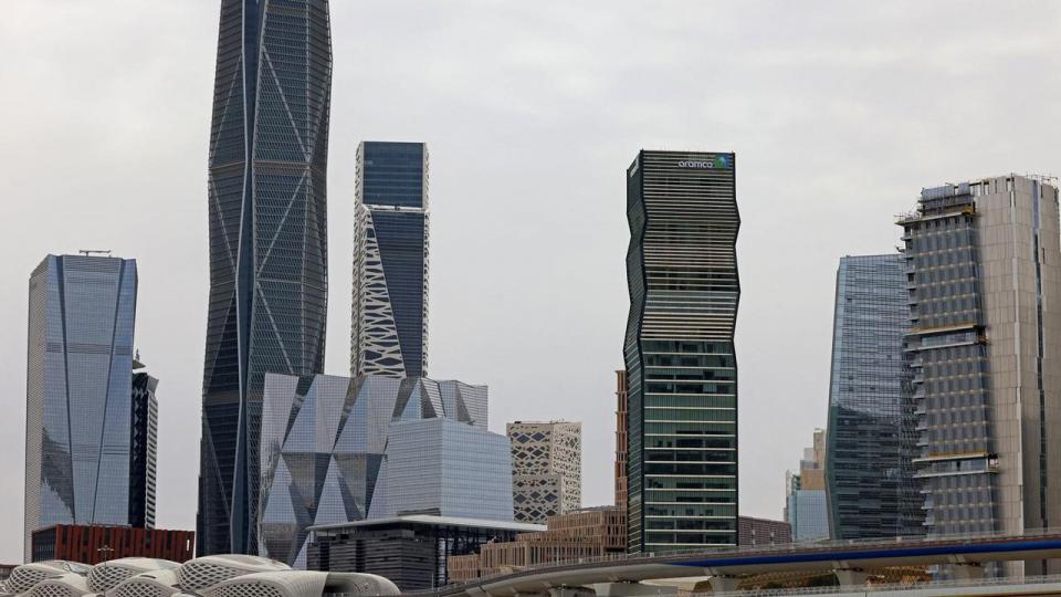 King Abdullah Financial District (KAFD) i den saudiske hovedstad Riyadh har længe kæmpet med tomme bygninger og ubesatte lejemål – men nu flytter flere af verdens største banker ind i den nye bydel.