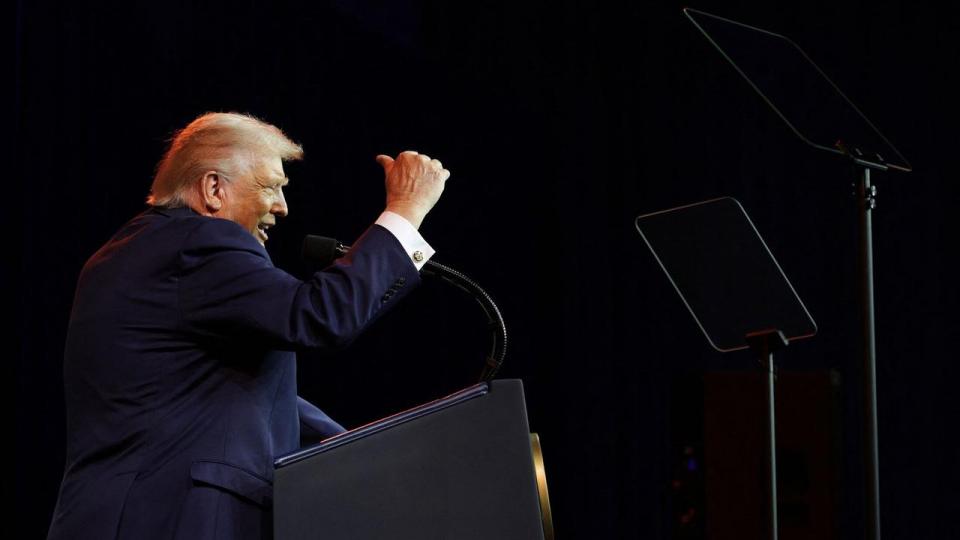 Donald Trump siger i et interview med The New York Times, at “det kan blive et valg” mellem Grønland og Nato. 