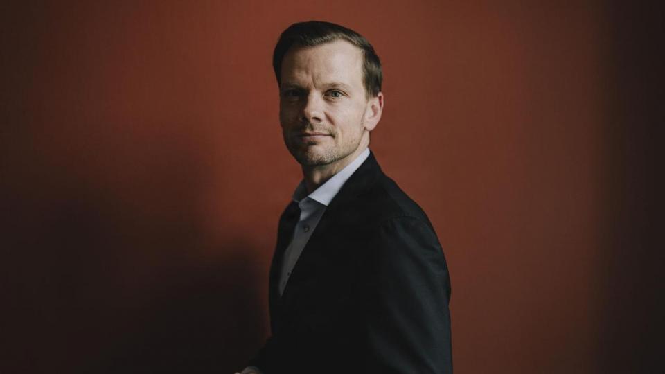 Finansminister Peter Hummelgaard har sagt, at SU-besparelserne kun rammer unge, som har forældre med høje indkomster.