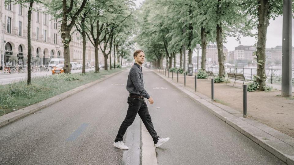 Philipp Schröder, stifter og adm. direktør i 1Komma5, vil gøre private hjem til små, digitale kraftværker. Nu forsøger den tidligere Tesla-chef at gøre fortællingen klar til kapitalmarkedet.