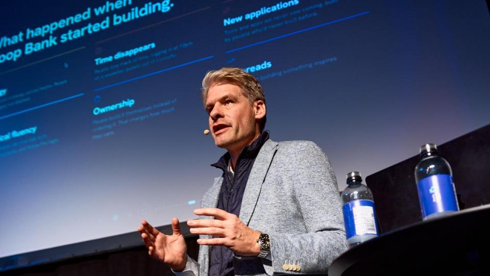 Driftsdirektør i Coop Bank, Kristian Mikkelsen, har været med til at stå for den nye tjeneste, hvor privatkunderne i Coop Bank kan få en mere kvalificeret oversigt over deres investeringer