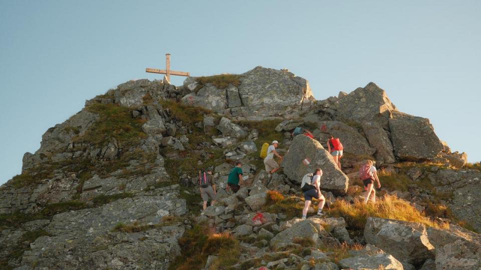 Toppen af Seekarspitze er et populært mål om sommeren, og der er ingen lift til hjælp.