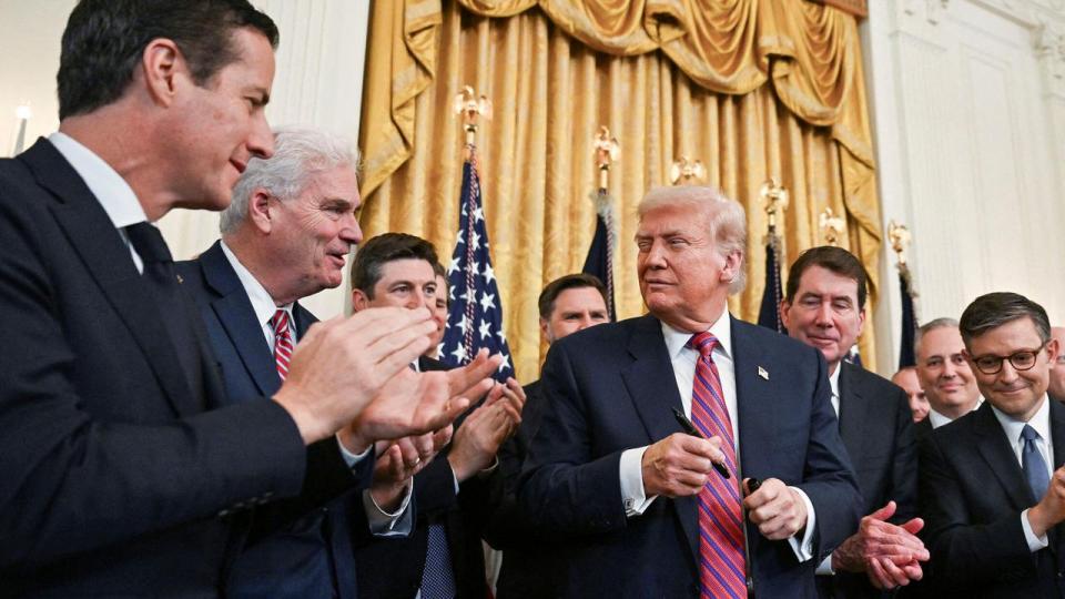 18. juli 2025 underskrev præsident Donald Trump en ny lov om stablecoins. Det er en form for kryptovaluta, som et firma ejet af Trumps egen familie sammen med USA’s Ukraine-forhandler satser massivt på og er blevet ledende aktører i.