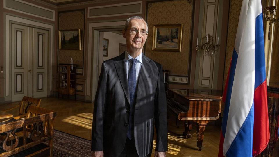 Vladimir Barbin, der er Ruslands ambassadør i Danmark, oplyser ikke, om Rusland vil reagere på den militære oprustning i Grønland.