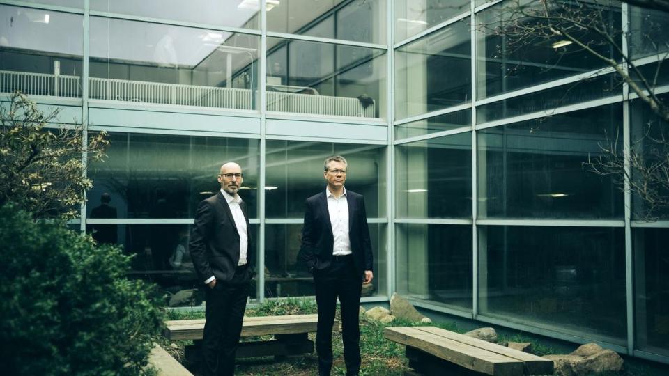 Adm. direktør Carsten Toft Boesen (t.v.) leverer sit sidste årsregnskab efter 25 år på posten – og 40 år i virksomheden. Jens Brandt Bering (t.h.) overtager rollen som topchef i selskabet.