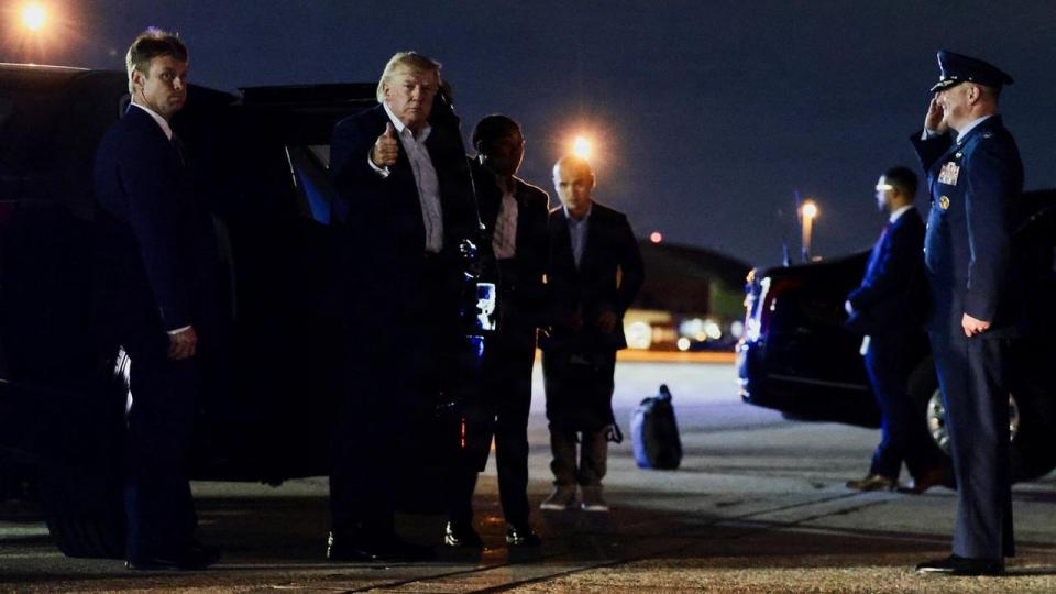 Donald Trump på vej til G7-topmøde i Evian-les-Bains, Frankrig. Inden havde han fejret sin 80-års fødselsdag og lavet en tentativ aftale med Iran om at forlænge våbenhvilen og forhandle videre om varig fred.