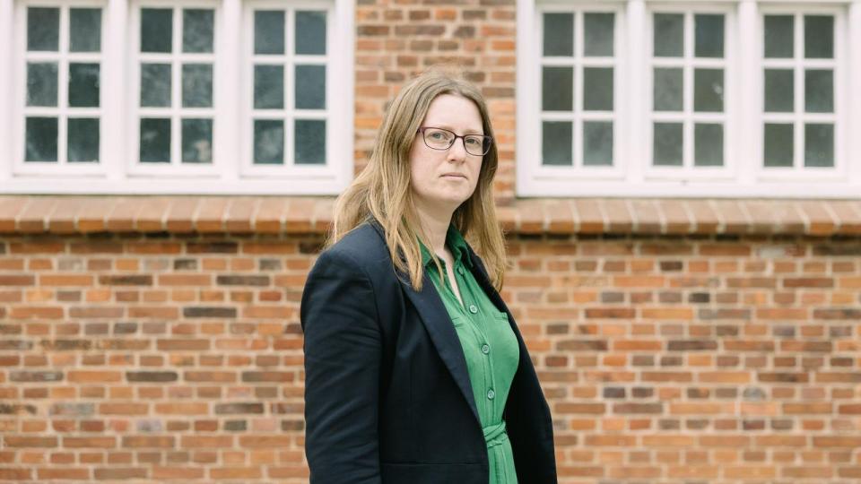 Hvis man mister opbakningen til den stigende folkepensionsalder, risikerer man at sætte den finanspolitiske holdbarhed over styr, skriver Sofie Holme Andersen.