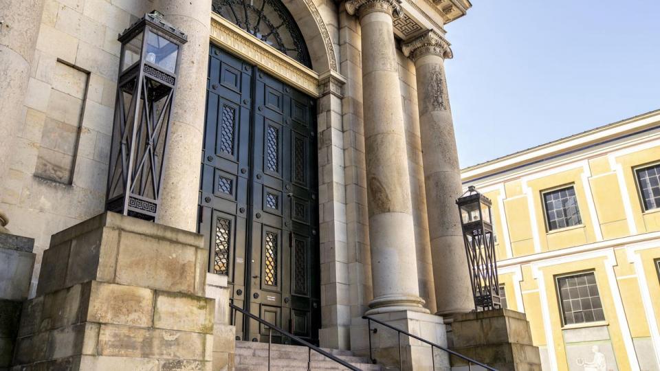 Business Judgement Rule (BJR) beskytter ledelsesmedlemmer mod erstatningsansvar for forretningsmæssige beslutninger, der efterfølgende fører til tab. Reglen burde være skrevet ind i selskabsloven, men er det fortsat ikke. Det er en fejl, mener Mathilde Abbednæs Andersen.