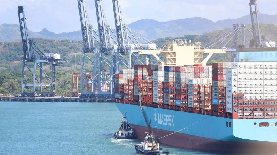 Mærsk har for andet år i træk øget selskabets CO2-udledninger – en udvikling, som shippinggiganten selv forklarer med bl.a. alternative fragtruter, der har medført et større brændstofforbrug.
