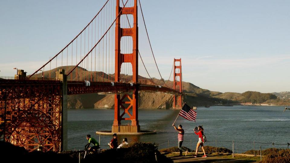 SAN FRANCISCO, CALIFORNIA - NOVEMBER 11: Protesters carry an American flag during an anti-vaccination rally at the Golden Gate Bridge on November 11, 2021 in San Francisco, California. Protesters against the COVID-19 vaccination gathered at the Golden Gate Bridge to rally against vaccine mandates. Justin Sullivan/Getty Images/AFP == FOR NEWSPAPERS, INTERNET, TELCOS & TELEVISION USE ONLY ==