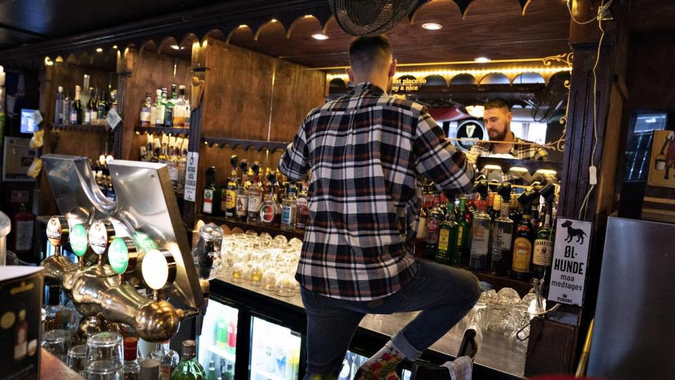 Kapitalfonden Standard Investment har taget et stort tab på en dansk barkæde og nedskriver nu værdien. Hvilken kæde er der tale om?