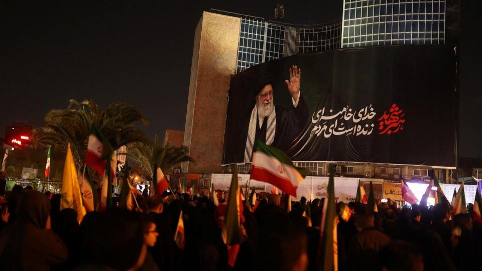 Der er indført national landesorg i Iran efter drabet på ayatollah Ali Khamenei.
