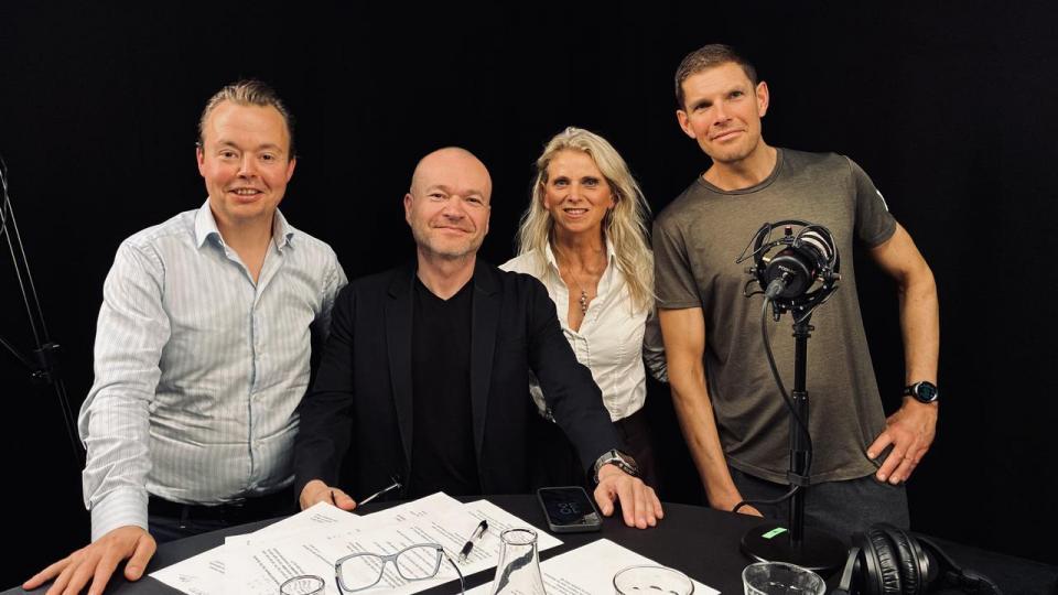 Panelet i ugens afsnit af podcasten “Børsen Investor” diskuterer aktieopturen og risici for Nvidia samt udsigterne til renteforhøjelse. Fra venstre: Investorredaktør Simon Kirketerp, aktiechef i Maj Invest Kurt Kara, vært Tina Riising og investeringsstrateg Lars Hytting.