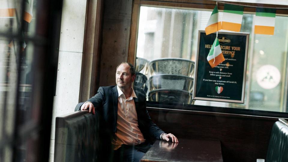 Peder Blak stiftede sammen med sin tvillingebror Kristian Blak Old Irish Pub i 2013. For tre år siden solgte de koncernen til en kapitalfond, og nu er de begge helt ude af selskabet. 