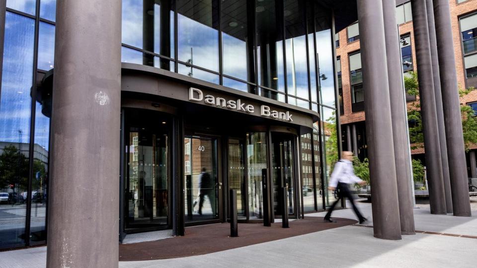 Danske Bank oplyser, at banken torsdag har gennemført en fyringsrunde, der er betydeligt større, end da banken i februar 2024 fortalte, at der ville blive fjernet 123 stillinger som led i bankens nye Forward ‘28-strategi.