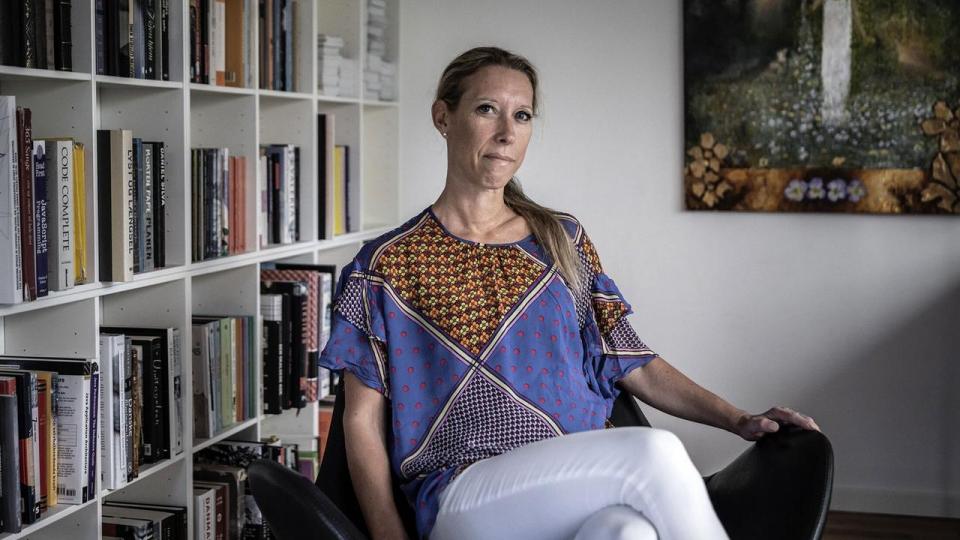 Ifølge stressforsker, Pernille Steen Pedersen fra CBS, bør ansvaret for at undgå stress ikke placeres hos den enkelte leder eller medarbejder. 