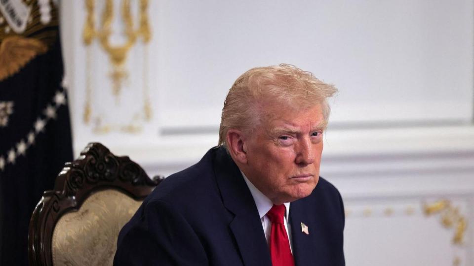 Donald Trump skrev lørdag, at luftrummet omkring Venezuela bør betragtes som lukket.