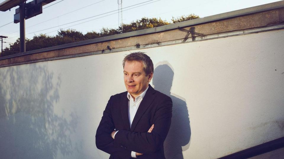 Michael West Hybholt fremhæver, at Lån & Spar Bank-aktien er en meget illikvid aktie, så der skal ikke så meget til for at rykke den.