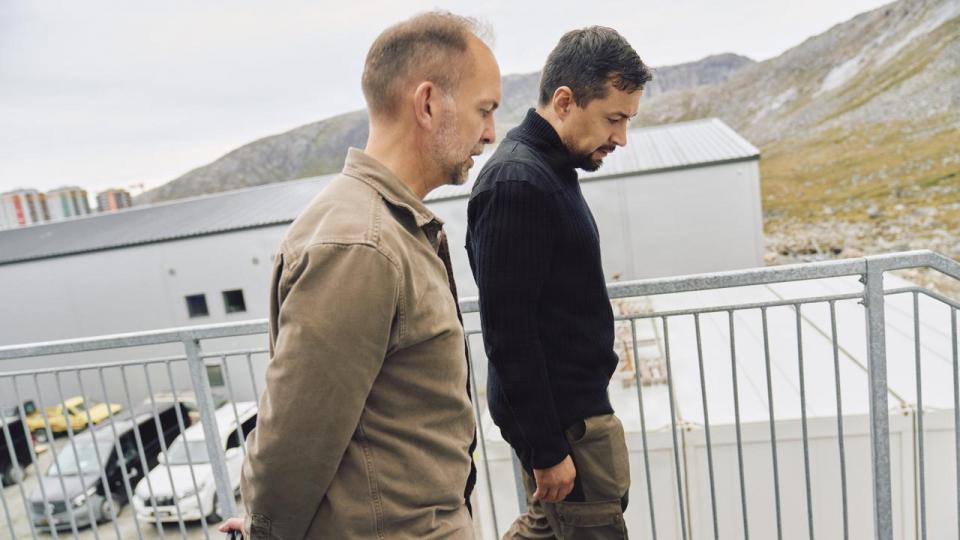 Forsvarsminister Jeppe Bruus (S) og minister for udenrigsanliggender, erhverv og råstoffer Múte Bourup Egede skal mødes den 9. september. 
