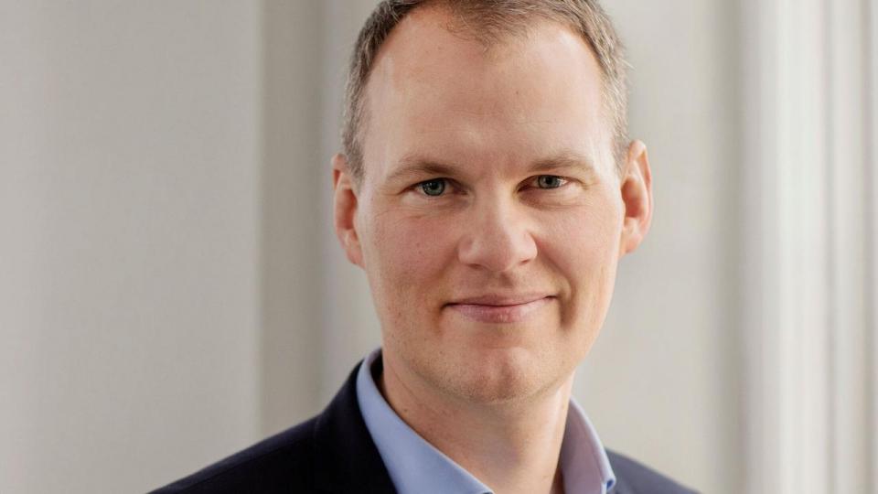 Hos Landbrug & Fødevarer forventer Martin Kristian Brauer, at danske fødevarer vil finde nye markeder, hvis toldkrigen lukker det amerikanske. Men det kan være til en lavere pris, siger han.
