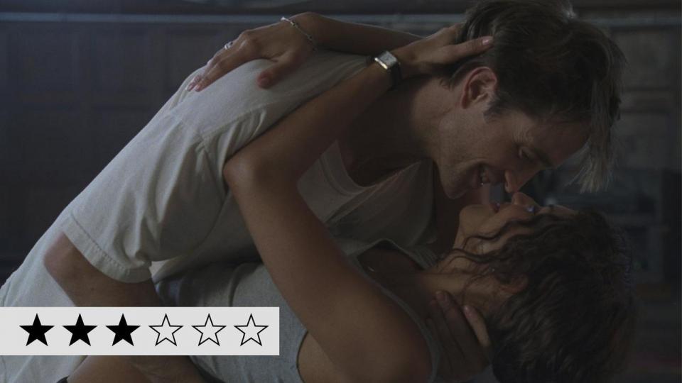 Robert Pattinson og Zendaya har masser af kemi i relationskomedien “The Drama” og gør deres bedste for at få filmen til at leve. Desværre er det ikke nok til at gøre filmen god.
