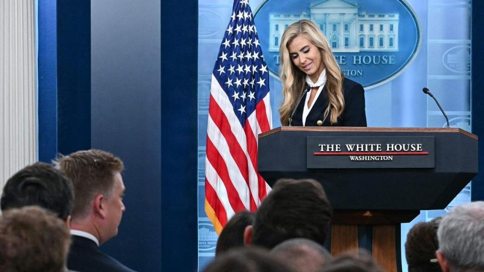Katie Zacharia, der er Trumps nye talskvinde, er kommet i søgelyset, efter at hverken hun eller Det Hvide Hus har fremlagt dokumentation for, hvor hun har taget sin advokatlicens.
