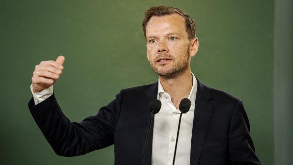 Skattelettelser, penge til forsvar og folkeskole samt en ny AI-fond er blandt nedslagspunkterne i finanslovsforslaget, der blev offentliggjort fredag morgen.