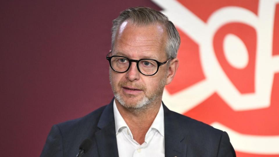 Svenskerne går til valg d. 13. september. Et af Socialdemokraternas valgløfter er bedre konkurrence på bankmarkedet, fortæller Mikael Damberg, partiets økonomisk-politiske talsperson. Det skal bl.a. ske ved at give den statsejede bank SBAB bedre mulighed for at konkurrere med private banker.