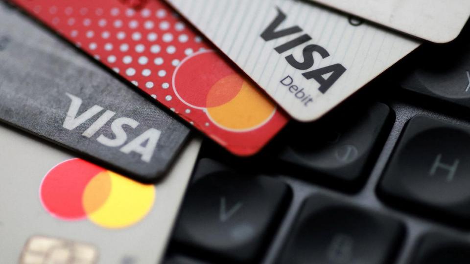 De europæiske myndigheder er bekymrede for, at betalingsmastodonter fra USA kan blive brugt som våben fra USA’s side, hvis der sker et afgørende brud mellem politikerne over Atlanten.