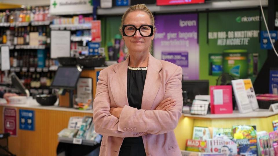 Dagligvarekoncernen Coop har mange budskaber til kunderne om at spare penge. Nu vil HR-direktør Lotte Hjortlund også have koncernen til at spare på de mange interne HR-politikker, som store koncerner ellers får flere og flere af.