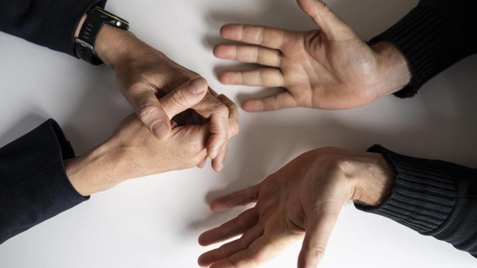 Mange lederteams tror, at de er helt enige, men som viser sig at være uenige om alt det, der faktisk betyder noget: de konkrete prioriteringer, konflikterne mellem afdelingerne, og hvad man egentlig vil ofre for at lykkes.