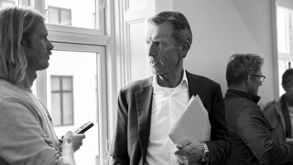 Sydbank, Arbejdernes Landsbank og Vestjysk Bank vil fusionere. Bestyrelsesformand i Vestjysk Bank Kim Duus (t.h.) gennemførte tirsdag en ekstraordinær generalforsamling, hvor Vestjysk Banks aktionærer stemte for fusionen.