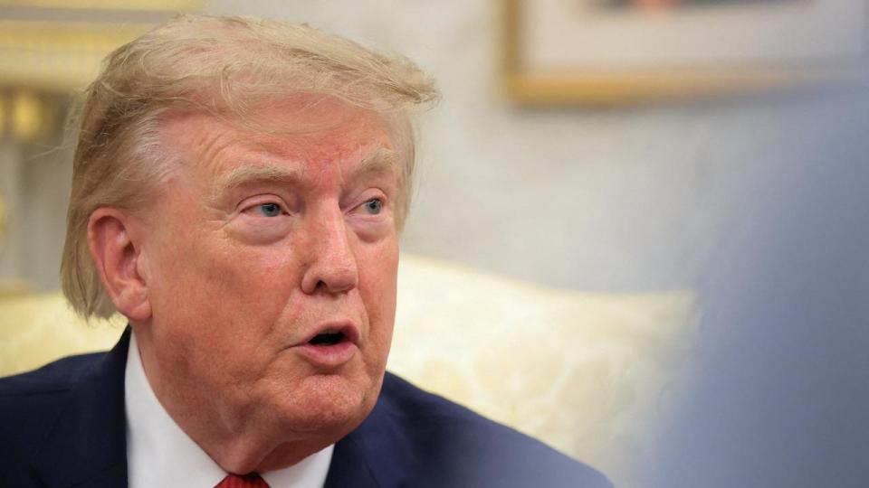 Trump melder på Truth Social, at aftale mellem USA og Canada er indgået. En planlagt told på canadiske varer bliver sat på pause i tre dage.