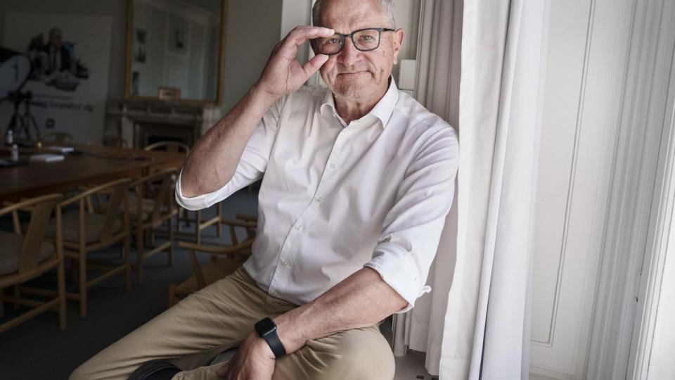 Moderaternes Henrik Frandsen valgte selv at møde op til Alternativets gruppemøde for at forklare sig i sagen om en omstridt ejendomshandel.