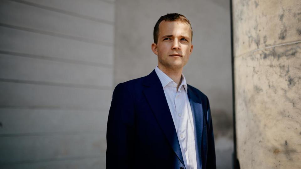 Mads Eberhardt analyserer kryptomarkedet i 2025 og peger på regulering, institutionel adoption og infrastruktur som de afgørende drivkræfter bag kryptos langsigtede udvikling, på trods af faldende priser.