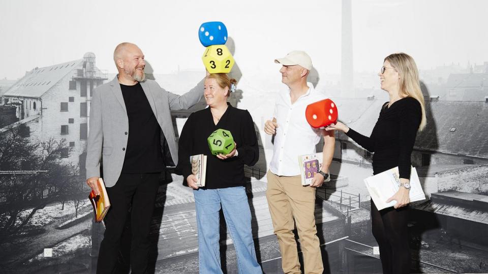 Mikkel Mollerup Thøgersen (t.v.), Pia Barkholt, Peter Boyford og Kira Glistrup (t.h.) står bag Skoletip ApS, der sælger skolebøger og adgang til digitale fagportaler til danske folkeskoler.