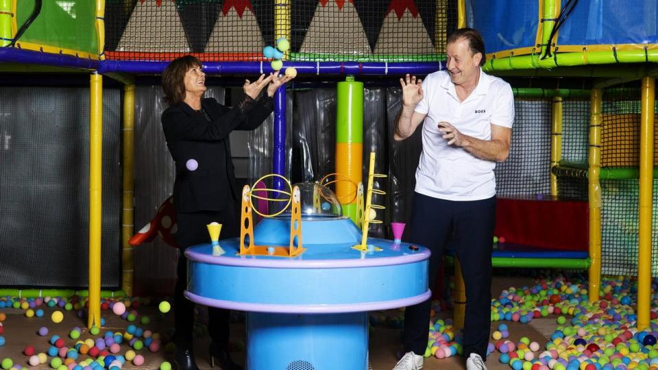 Det startede med bowling, men siden har Steffen og Lene Larsen udvidet deres bowlingcentre med legeland, escaperooms og minigolf. I år er fire af deres centre kåret til gazeller, og det er stadig bowlingen, der er det største trækplaster. 