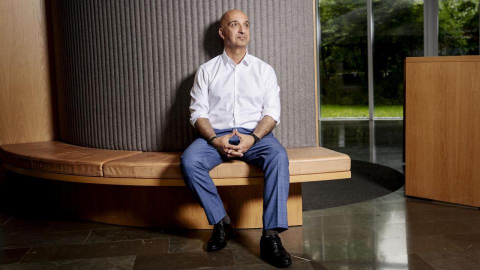 Novo Nordisks topchef Mike Doustdar står foran et hårdt 2026, hvor Novos omsætning for første gang ventes at falde. 