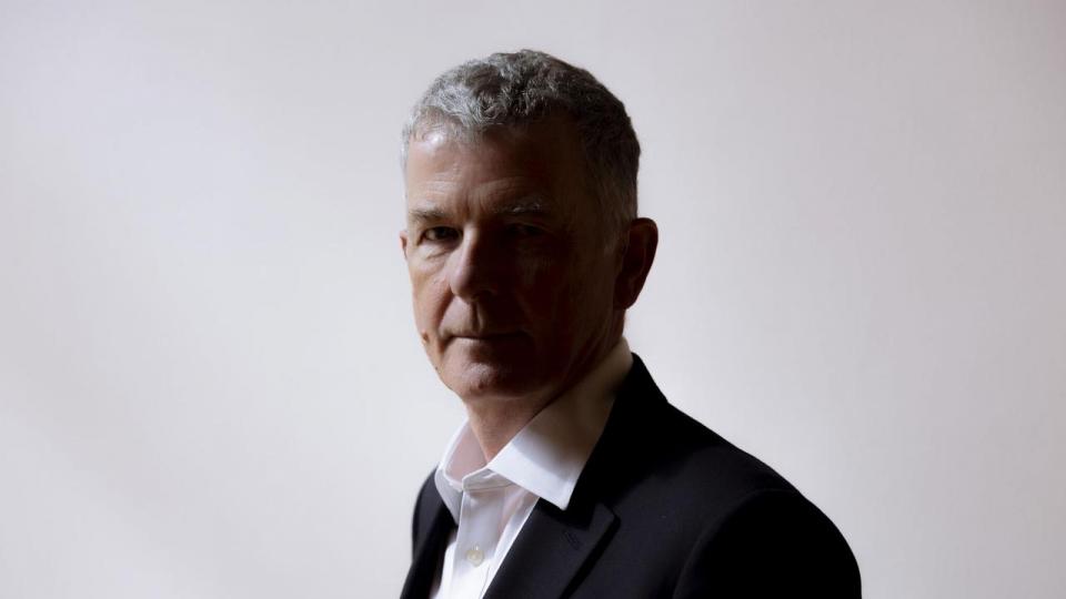 Richard Moore stod indtil september i spidsen for den legendariske spiontjeneste MI6. Nu deler han sin analyse af verden, Vladimir Putin og Iran-krigen. 