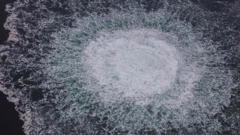 Havoverfladen på det sted i østersøen, hvor der blev lavet sabotage mod Nord Stream-rørforbindelsen for snartfire årsiden.