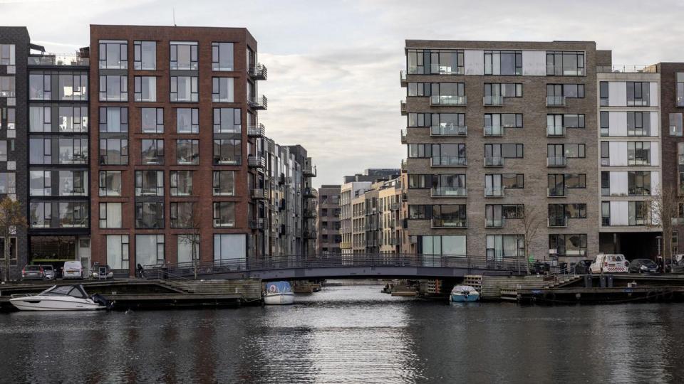 Byggebranchen venter i spænding på en afgørelse om nye klimakrav for 2027. Klimakravene har været en realitet for nybyggeri siden 2025, men kravene skal skærpes fra 2027.