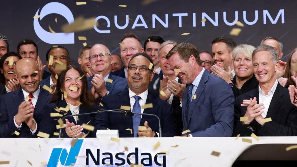 Dr. Rajeeb Hazra, adm. direktør for Quantinuum, fejrer selskabets børsnotering 4. juni. Den amerikanske regering investerer massivt i kvanteselskaber. Danmark står stærkt inden for kvanteteknologi, men det er ikke nok i sig selv.