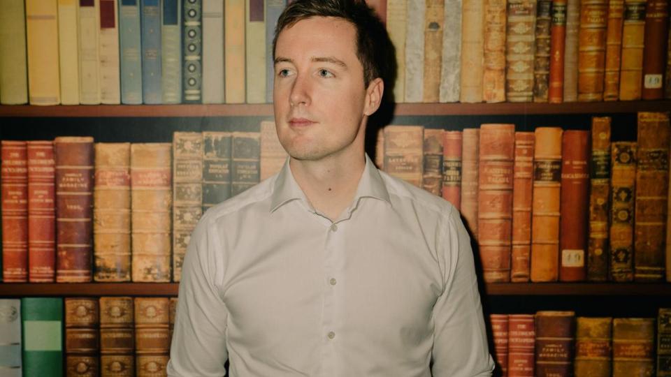 Børne-, ældre- og boligminister Jacob Mark (SF) er uforstående over for kritikken af regeringens boligpolitik.