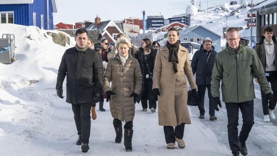 Ursula von der Leyen er her fotograferet med Grønlands daværende regeringsleder Múte B. Egede (t.v.) og statsminister Mette Frederiksen (S) i marts 2024. 