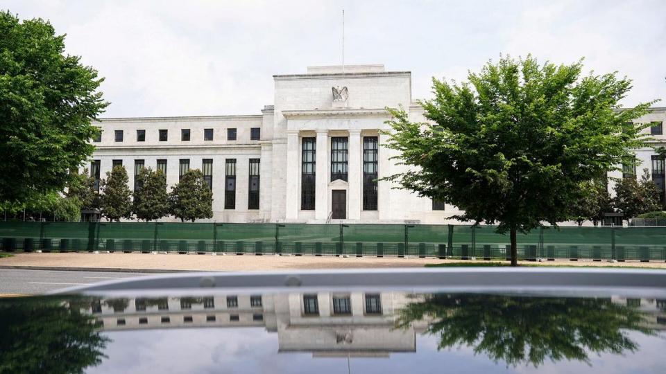 Med stemmerne fem mod to har den amerikanske centralbank vedtaget en lempelse af bankernes kapitalkrav.