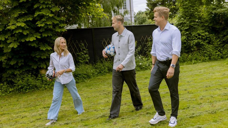 Katriina Lillelund (tv.), Marcus Hjulmand og Peter Stridh (t.h.) er alle en del af AthreQ, som vil ændre kriterierne for vurderingen af fodboldtalenter.